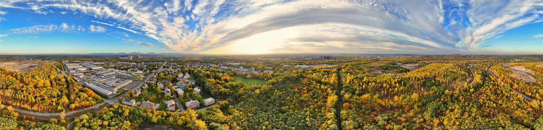 Letecké panorama 360° z dronu nad podzimní Ostravou