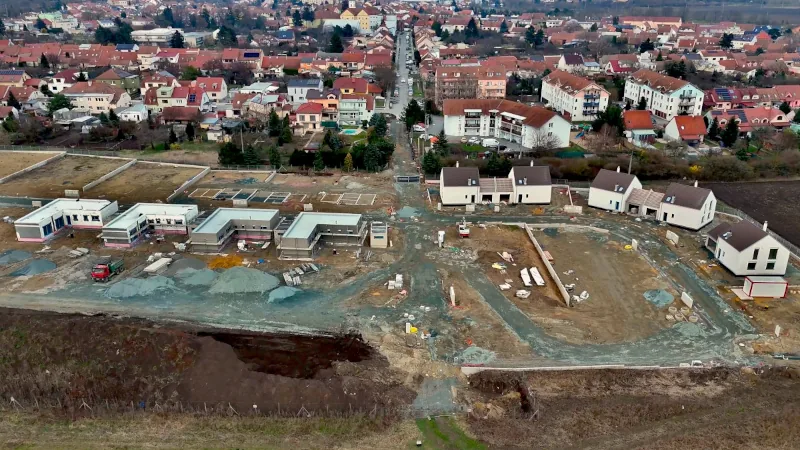 Dronové video developerského projektu a časosběr stavby - LETEO