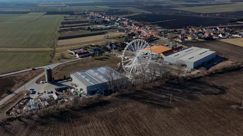 Letecké foto haly a dronové video firemního areálu Brno - LETEO